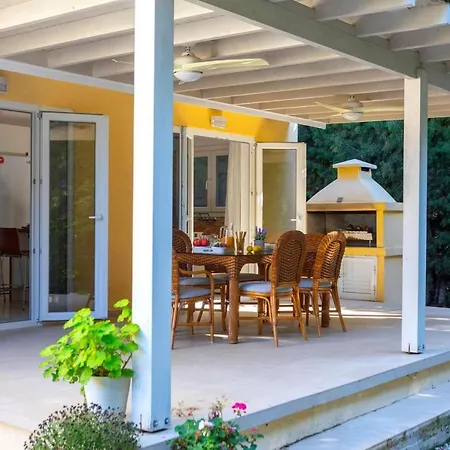 Lime Coral Villa *